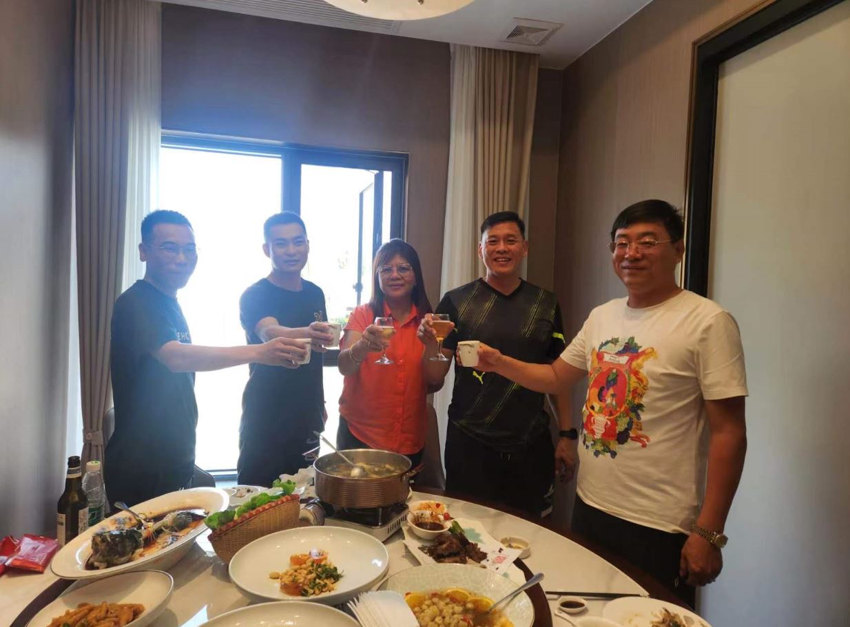 Jiangyin Huada s'engage avec des clients philippins pour discuter du projet de bobines PE pour les fermes agricoles
